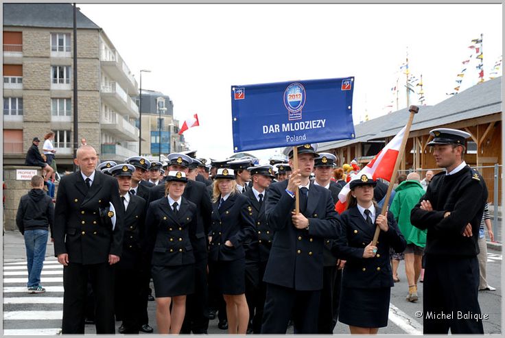 TSR 2012 St Malo Defile des equipages Dar Mlodziezy