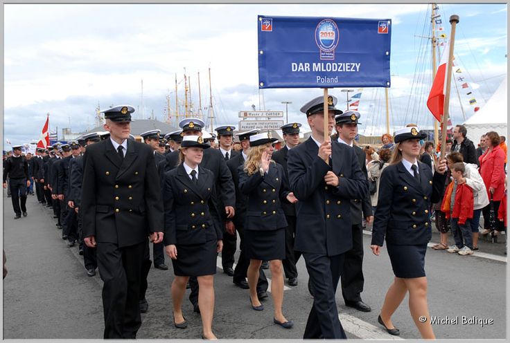 TSR 2012 St Malo Defile des equipages Dar Mlodziezy